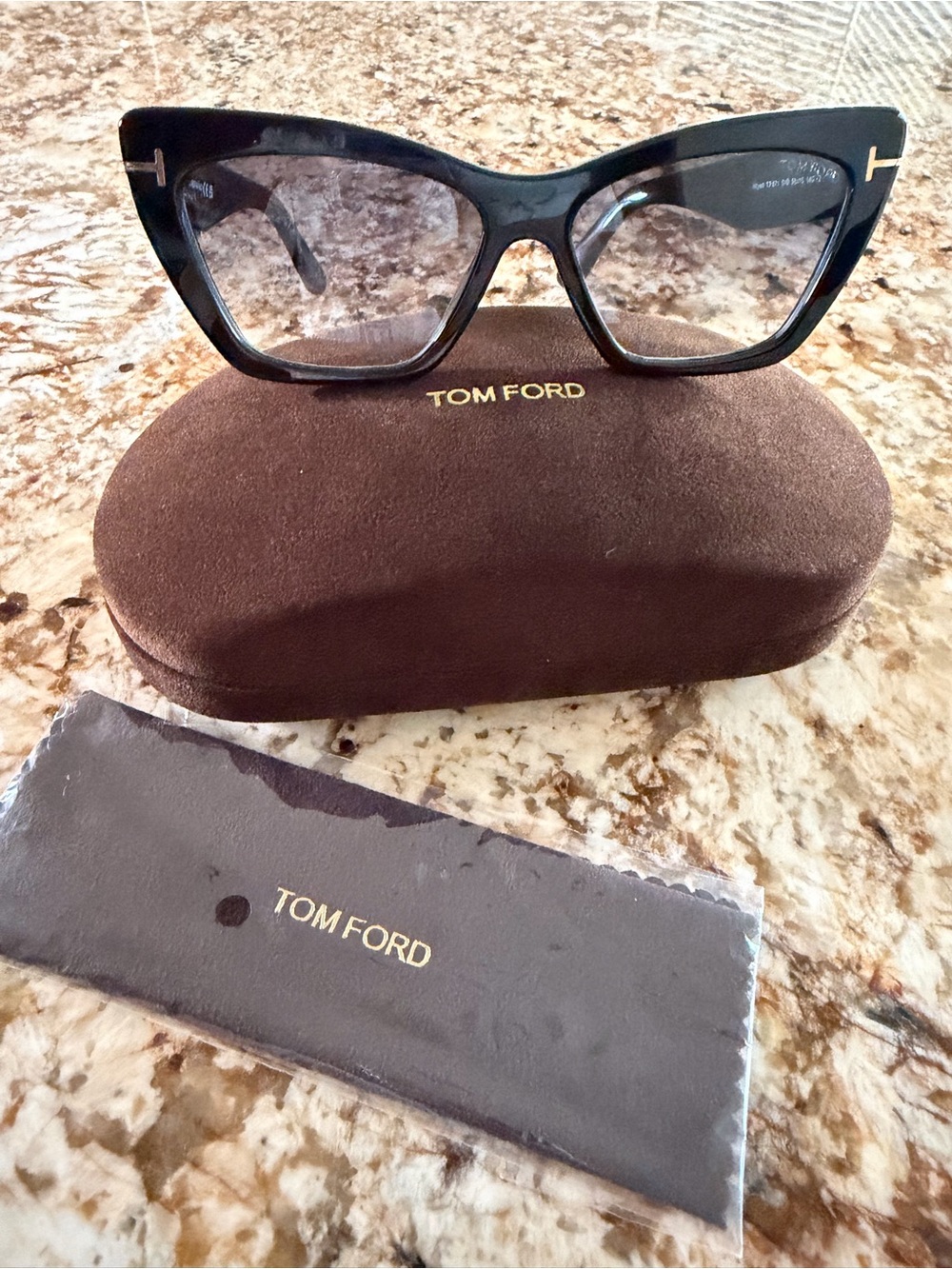 Tom Ford Wyatt cat eye sunglasses 🕶️ - Picture 3 of 8